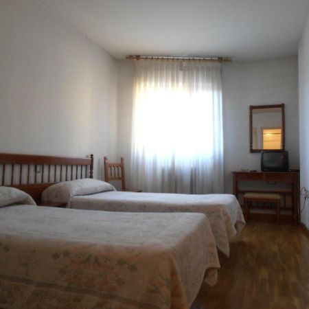 Hostal ** Ec Leon Hotel Bagian luar foto