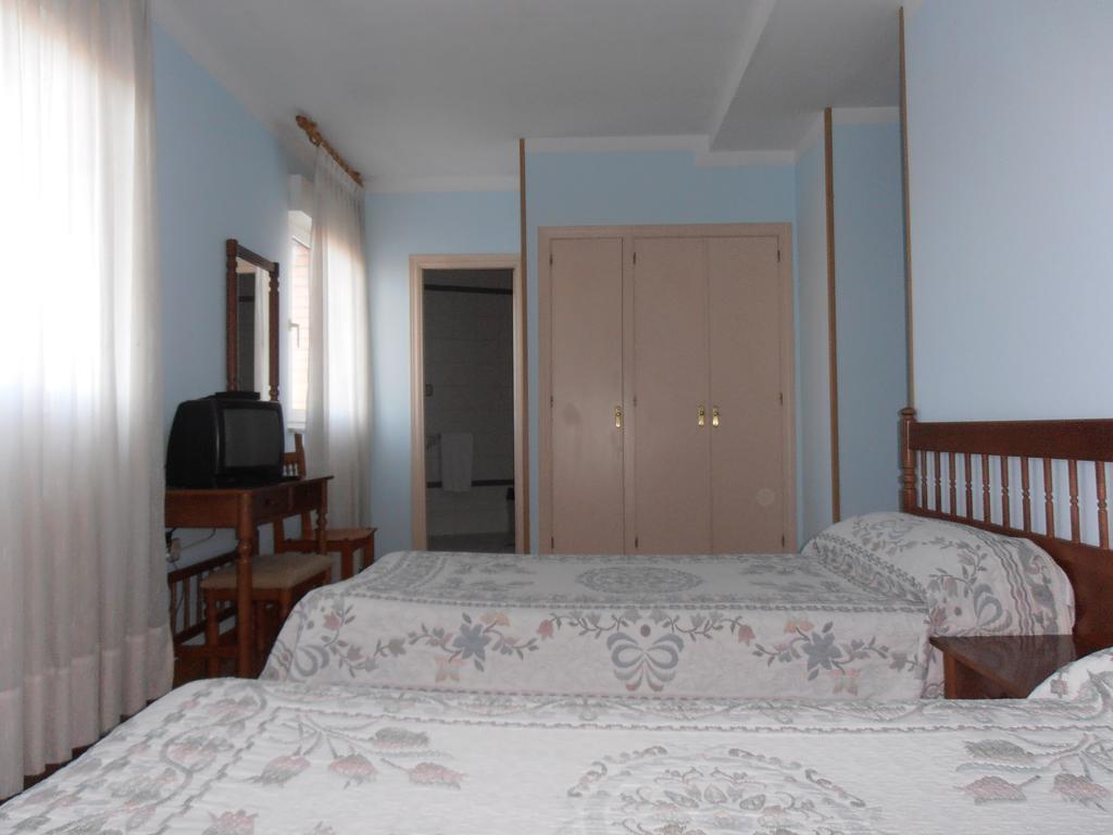 Hostal ** Ec Leon Hotel Bagian luar foto