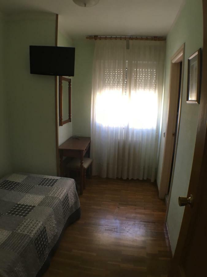 Hostal ** Ec Leon Hotel Bagian luar foto