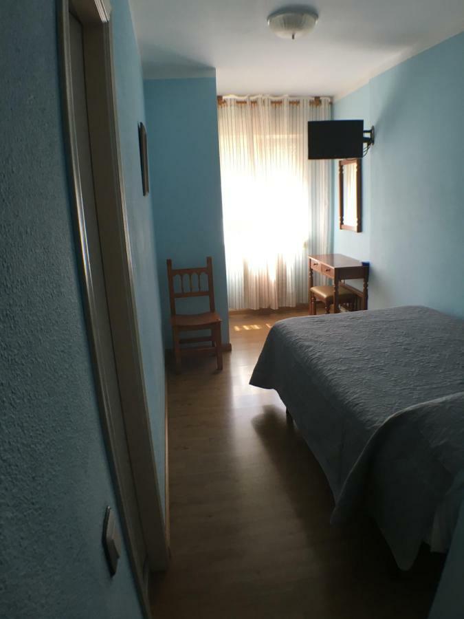 Hostal ** Ec Leon Hotel Bagian luar foto