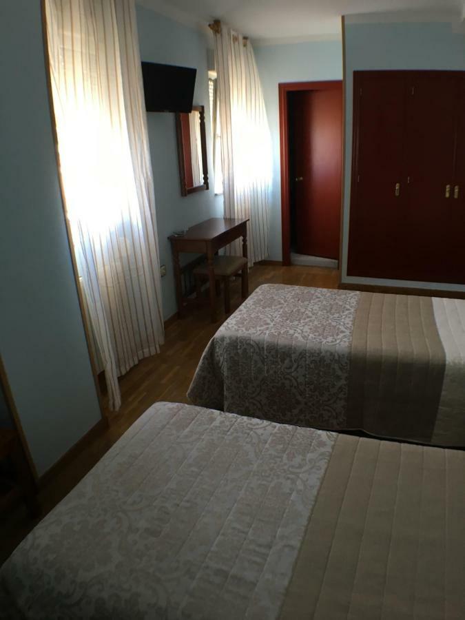 Hostal ** Ec Leon Hotel Bagian luar foto